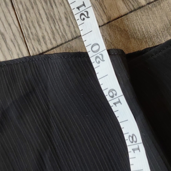 Beautiful black silky robe by Oscar De la Renta💕 - Picture 11 of 16